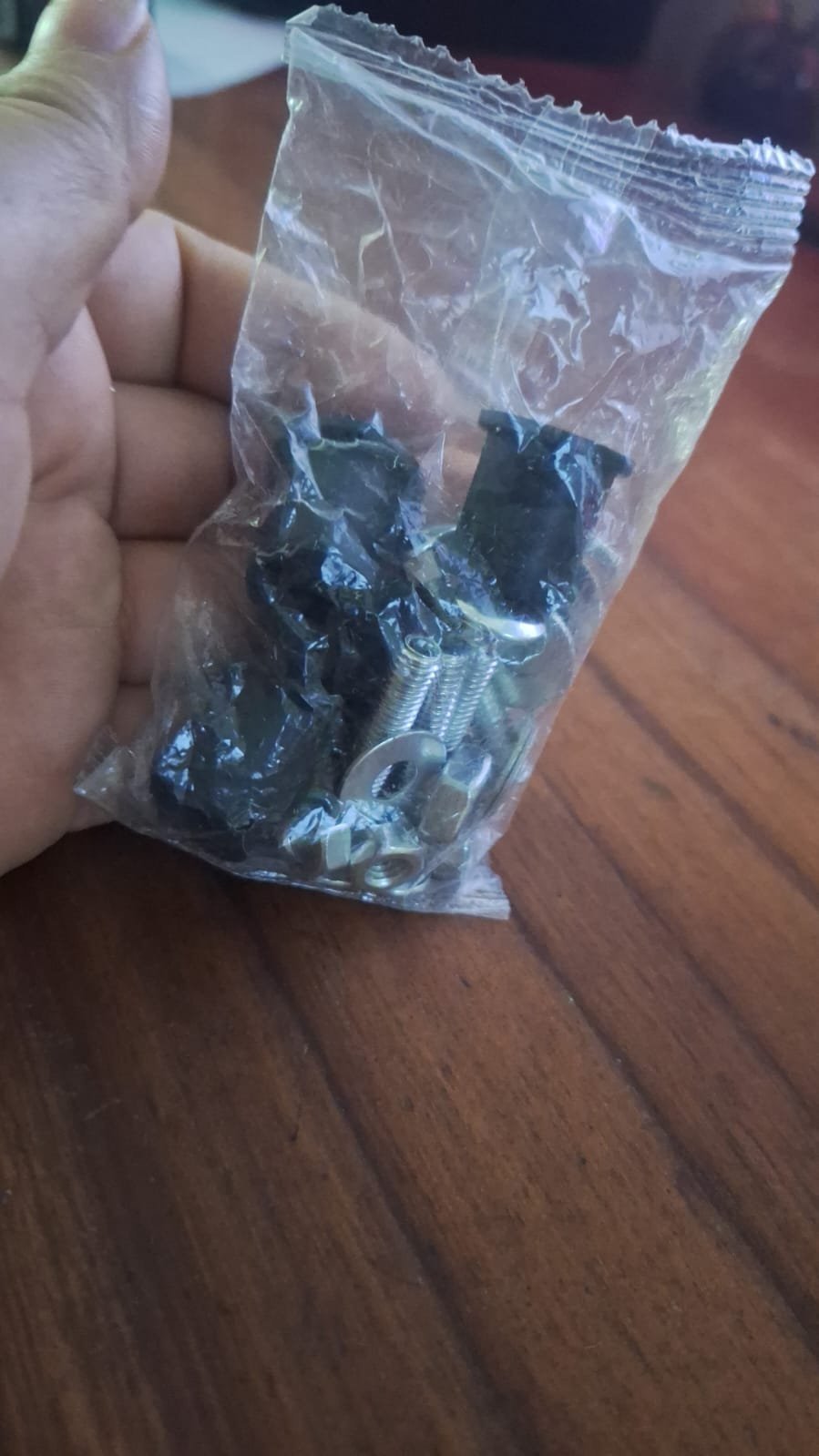 PERNO DE GOMA EMPOTRABLE DE LOZA